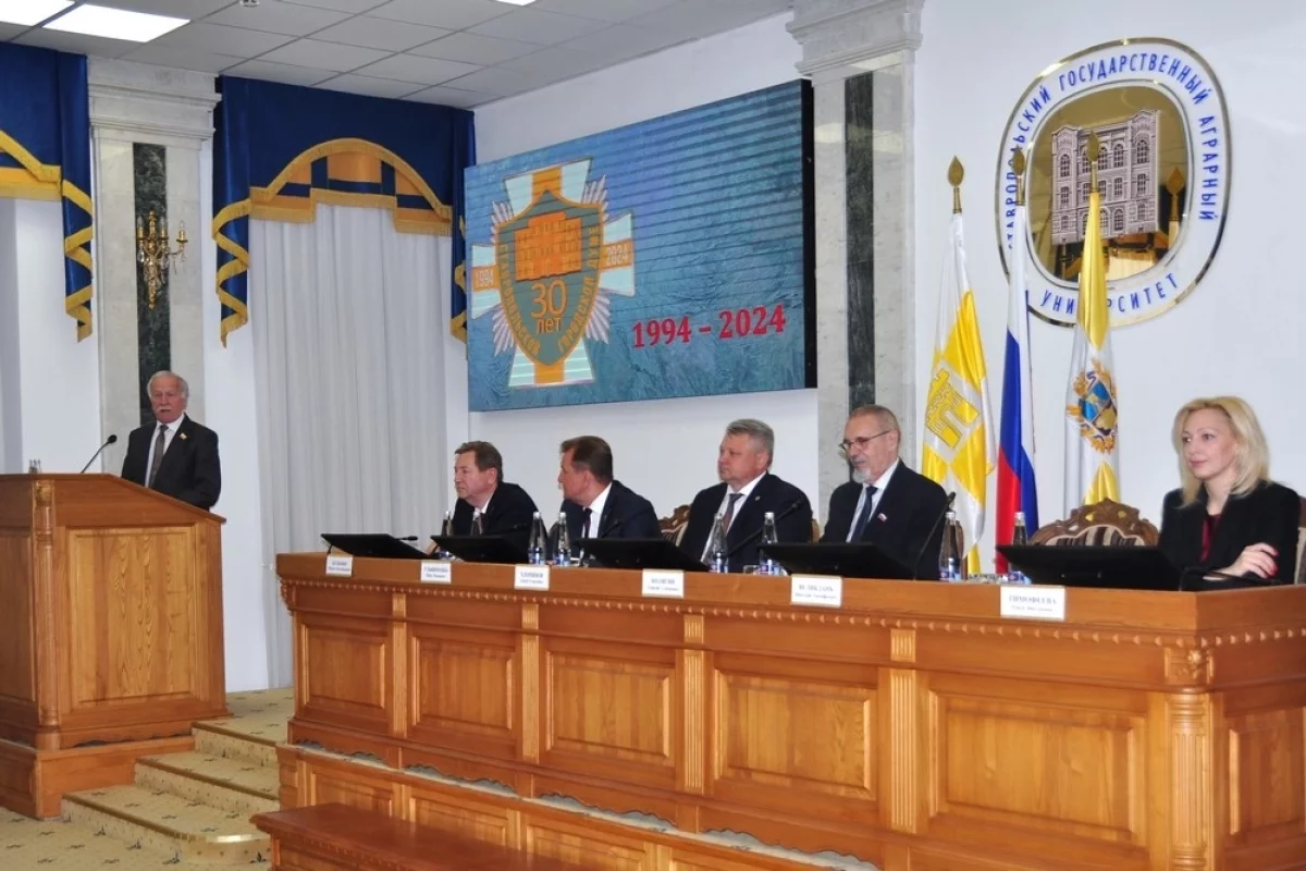 Поздравить депутатов Ставрополя пришли их федеральные коллеги. 