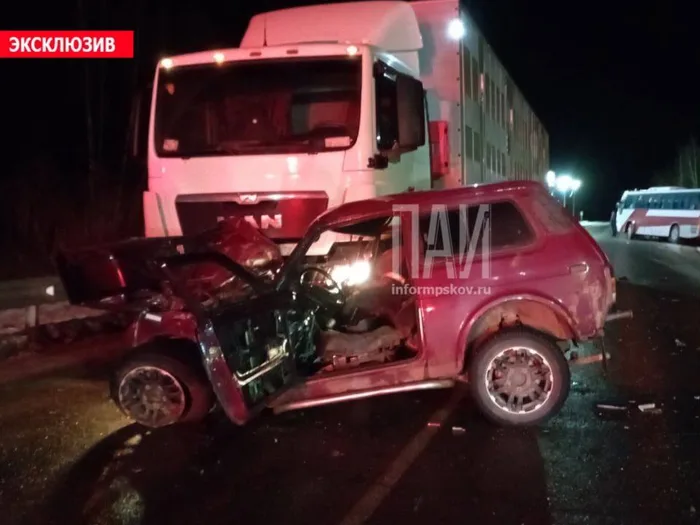 Один человек погиб, один госпитализирован в результате тройного ДТП на трассе (ФОТО)