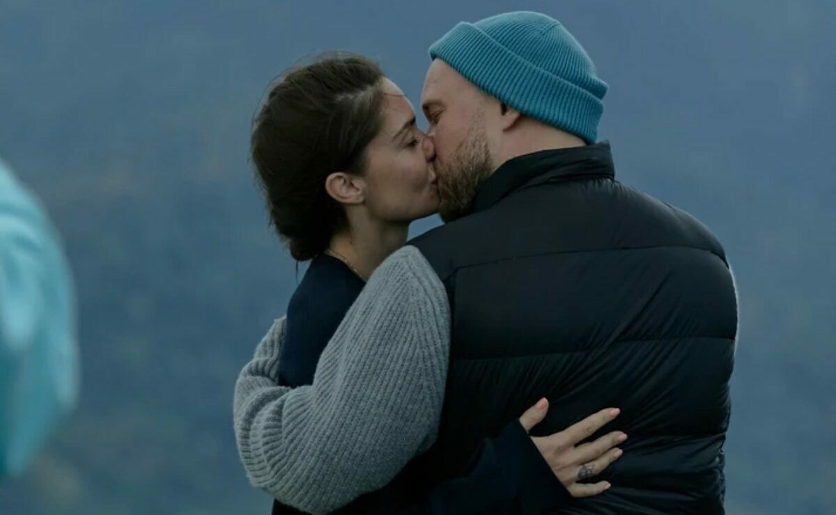 Муцениеце поцелуем. Муцениеце поцелуем. Поцелуй. Муцениеце поцелуем. Муцениеце поцелуем.