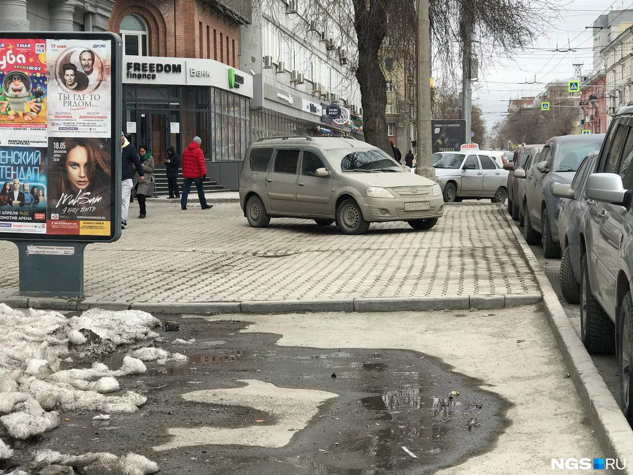 парковка на тротуаре