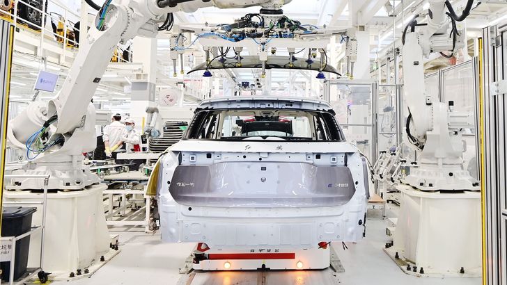 Завод, который стоит 10 лет, возобновит производство автомобилей: назван срок