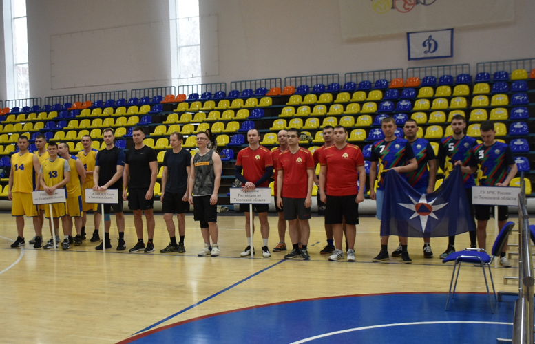 Росгвардейцы приняли участие в соревнованиях по стритболу среди сотрудников органов безопасности и правопорядка Тюменской области