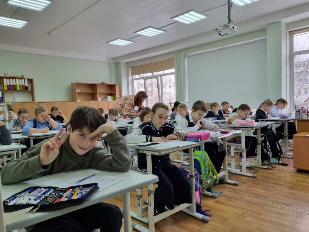 здание школа десяткова белая холуница. учение пермь. единица десяток сотня. школа десятков. разряды сотен десятков единиц.