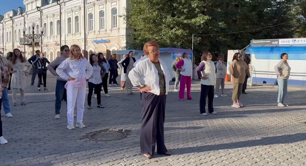 На Арбате в Улан-Удэ стали проводить утренние зарядки 