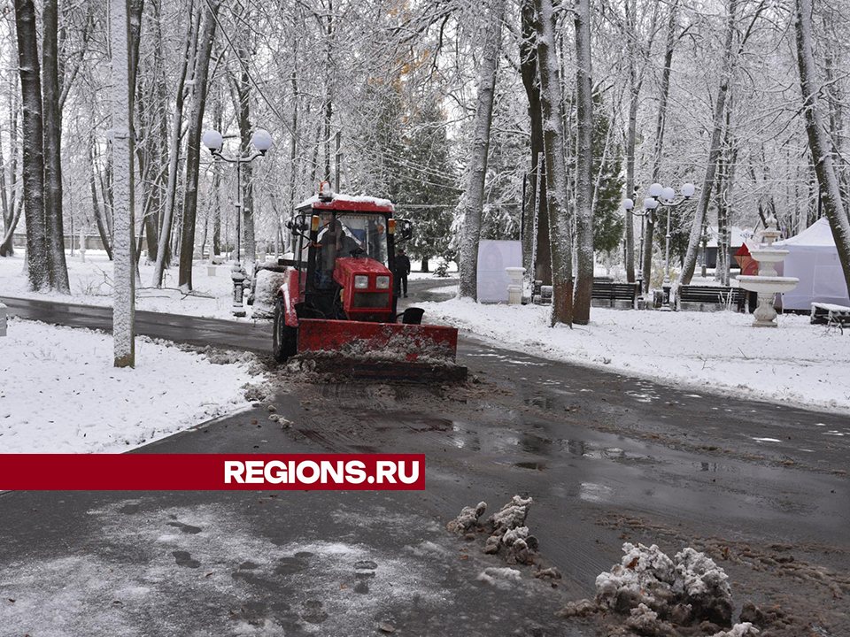 В Лотошине коммунальщики оперативно убрали последствия снегопада