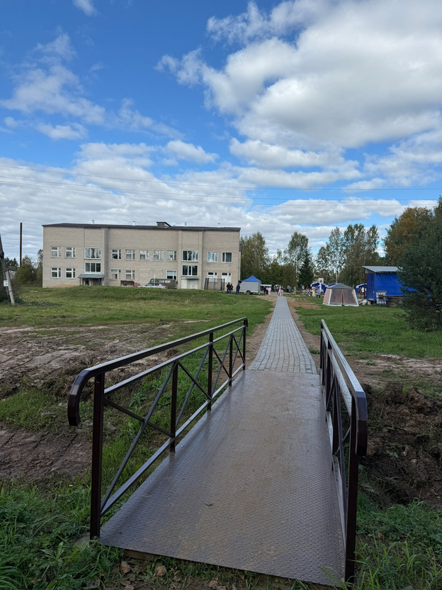В селе Полом появился свой «Культурный квартал» с пешеходными дорожками и освещением
