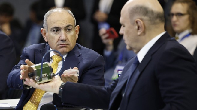 Михаил Мишустин и Премьер-министр Республики Армения Никол Пашинян на Международной конференции по сотрудничеству в области науки и технологий