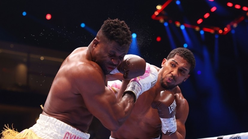 Шутки в сторону: Джошуа нокаутировал Нганну во втором раунде, Курбанов проиграл Мадримову на шоу в Эр-Рияде