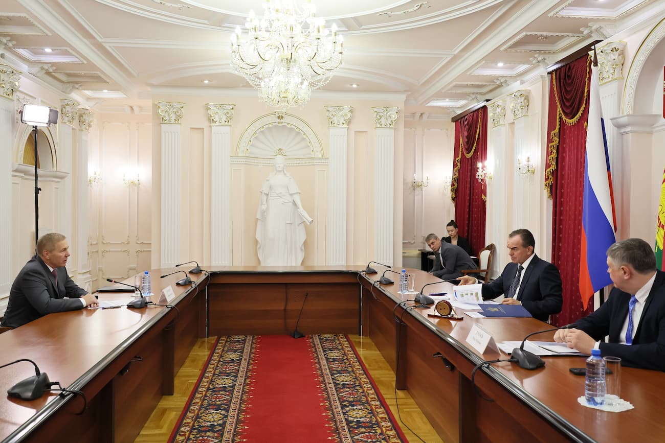 Кондратьев провел встречу с руководителем регионального управления ФНС России