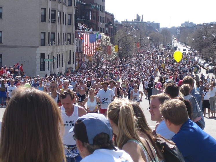 Отец пробежал Бостонский марафон в память о трех задушенных детях