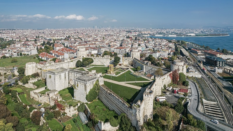 Потомок графа Петра Толстого посетил тюрьму Едикуле, в которой содержался его предок