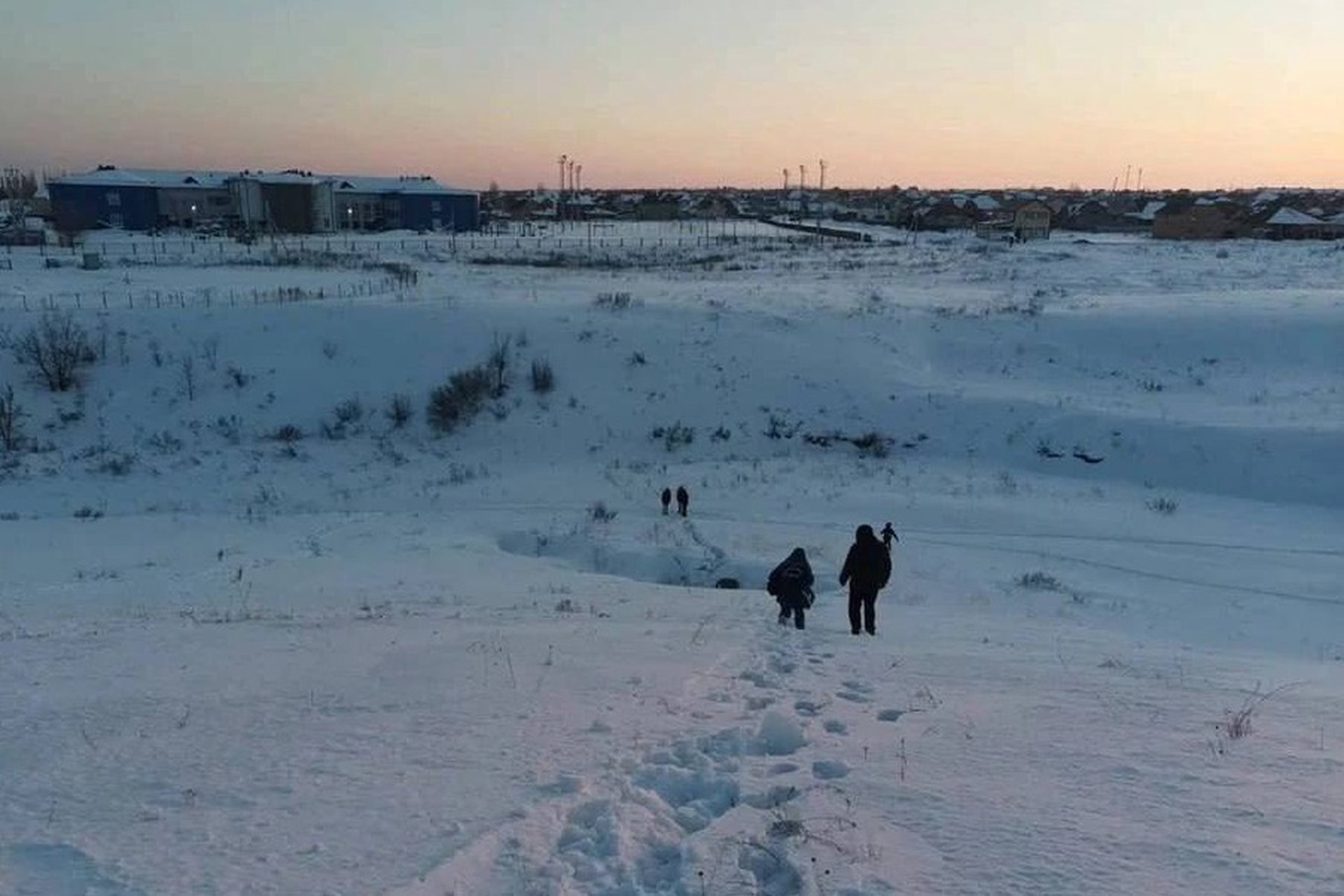 Дети экс-солистки «Вороваек» разбились насмерть на санках