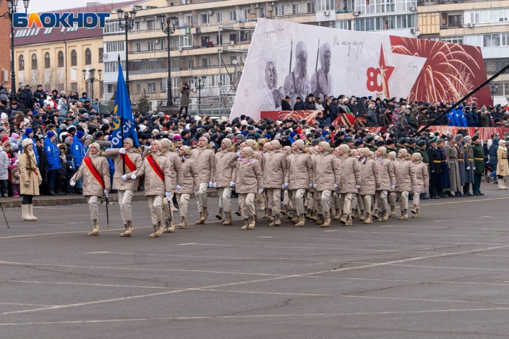 Парад 80. Парад победы 2023 волгоград. Парад 80 летия сталинградской битвы. Парад победы. Парад 2010 года.