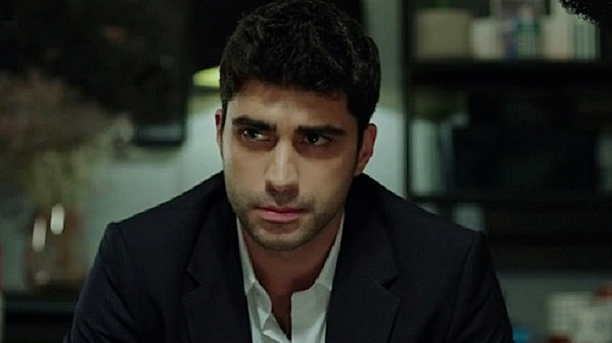 За что задержали турецкого актера Догукана Гюнгера