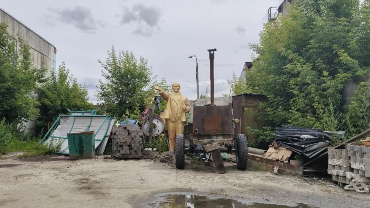 В Чувашии памятник Ленину отправили на свалку