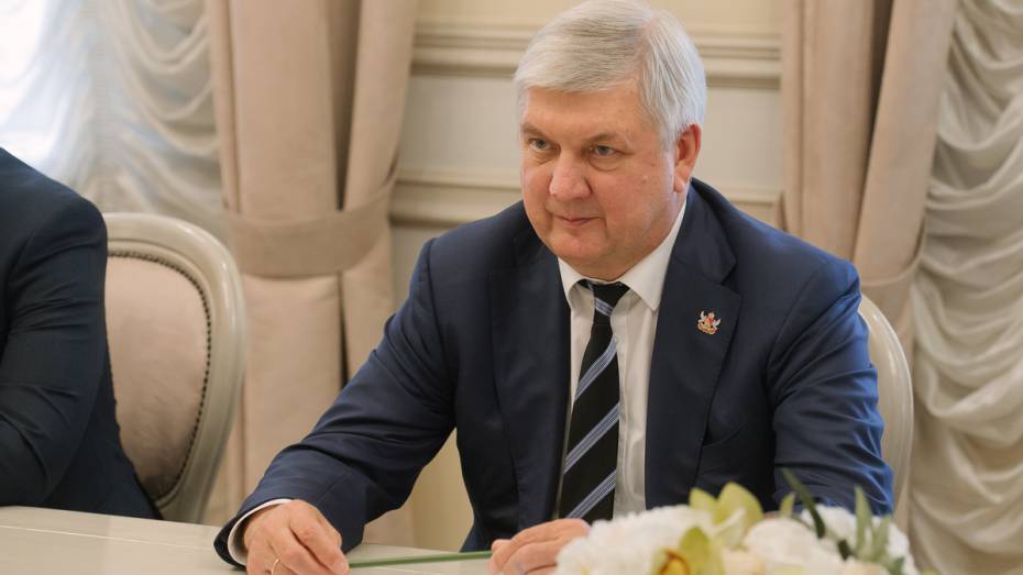 Губернатор Александр Гусев: ряду воронежских школ необходимо изменить ситуацию с питанием уже в этом году