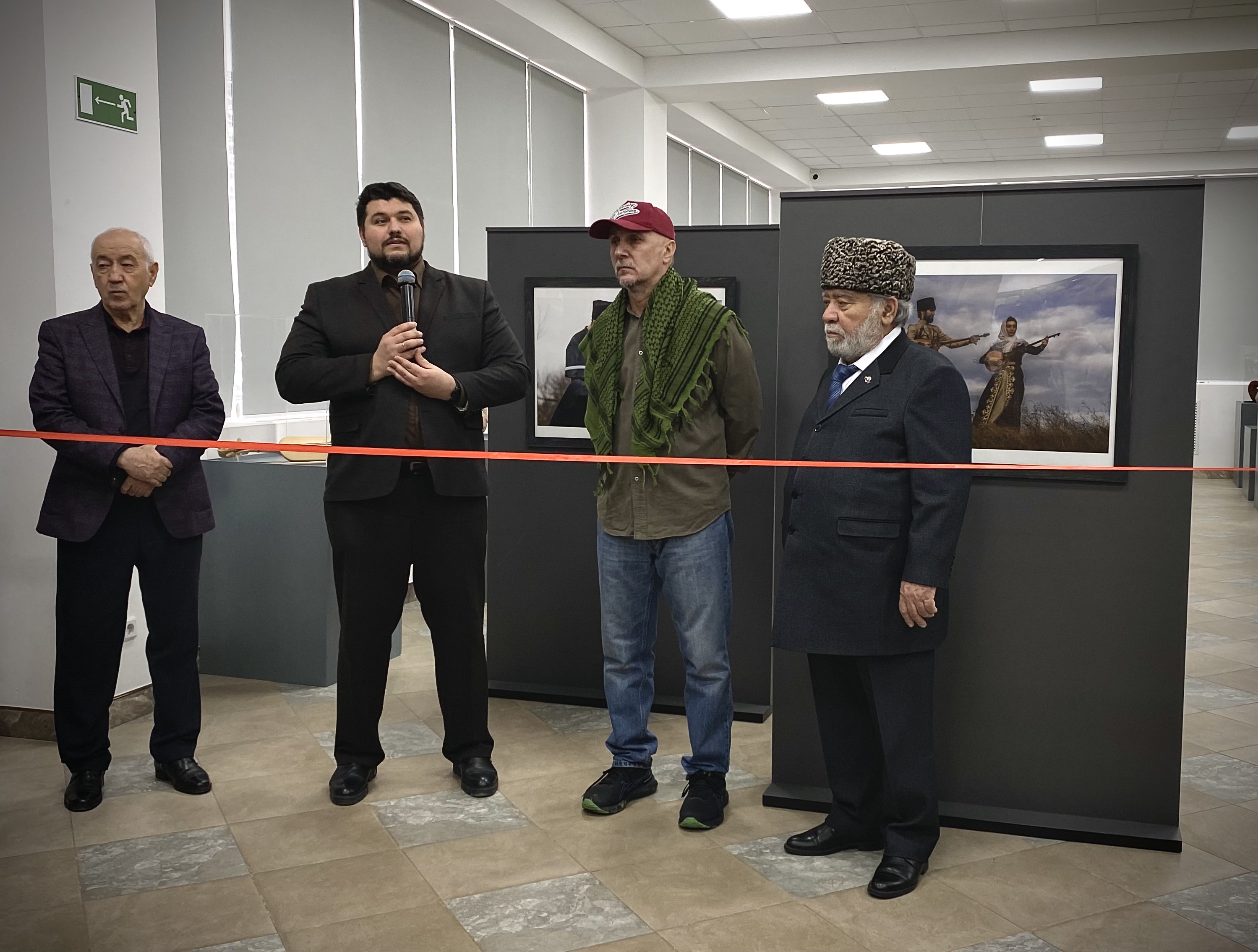 В Карачаево-Черкесии открылась этновыставка фотографа Арсена Алабердова