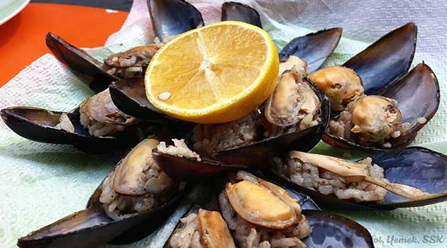 Трое граждан Германии умерли в Стамбуле после употребления мидий и картофеля