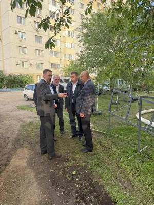 В Энгельс к месту аварии на коллекторе везут еще одну насосную станцию