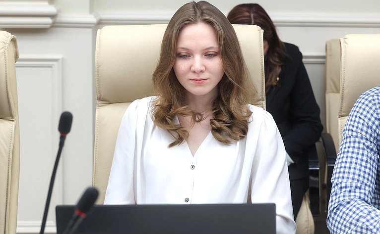 Круглый стол Комитета СФ по социальной политике «Актуальные вопросы совершенствования мер поддержки молодых специалистов, работающих в сфере здравоохранения (в рамках проекта «Всероссийская научная школа «Медицина молодая»)»