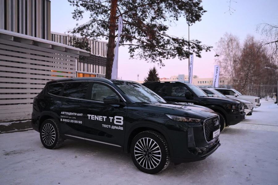 Церемония награждения премии «Менеджер года – 2025». Выставка автомобилей от автоцентра АНТ.