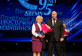 Федеральные награды вручили сотрудникам ДВГМУ в честь юбилея вуза