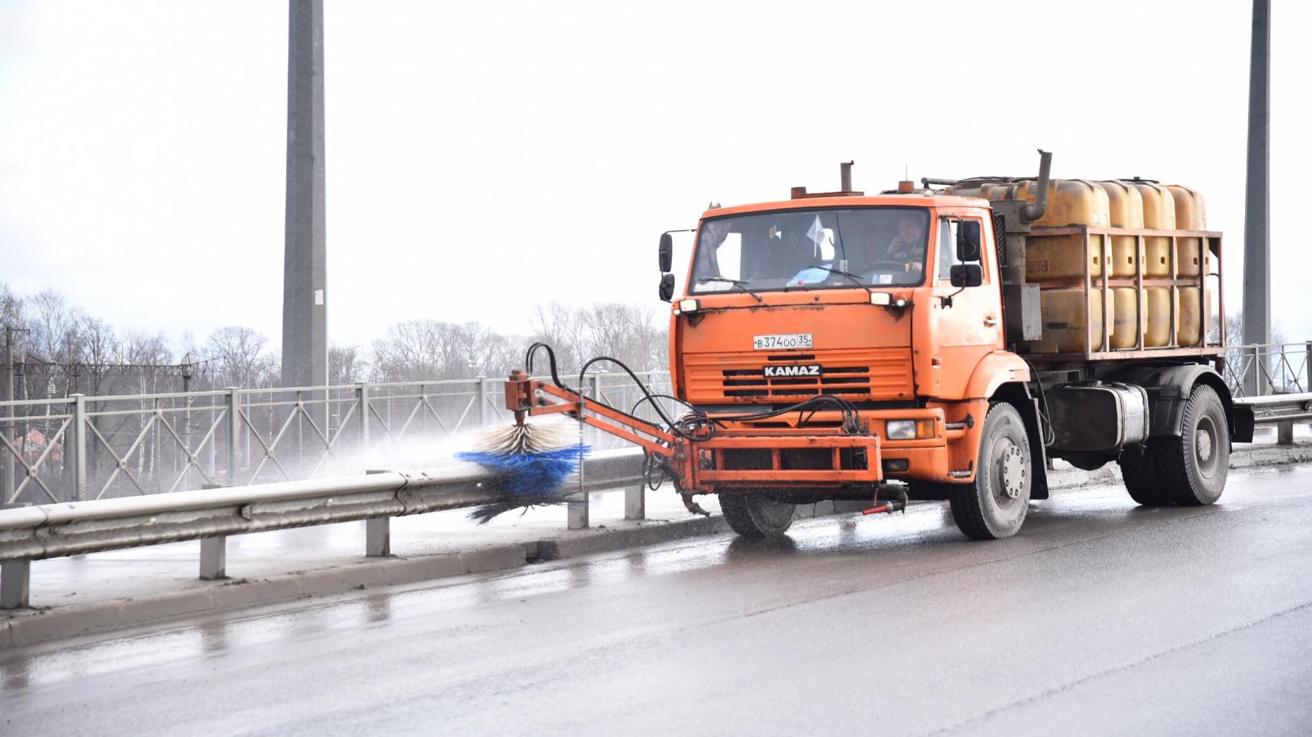 В Вологде ищут подрядчика для уборки дорог в центре города