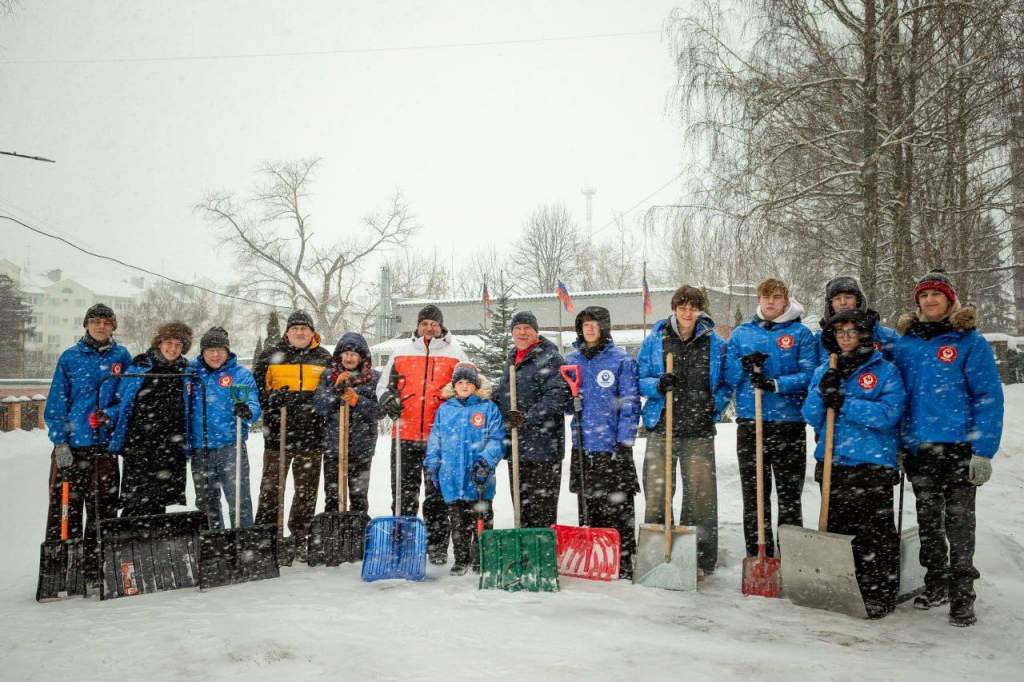 Курские активисты помогли расчистить центр города от снега