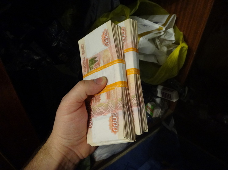 С 1 октября 80 тысяч жителей Саратовской области будут получать повышенную зарплату
