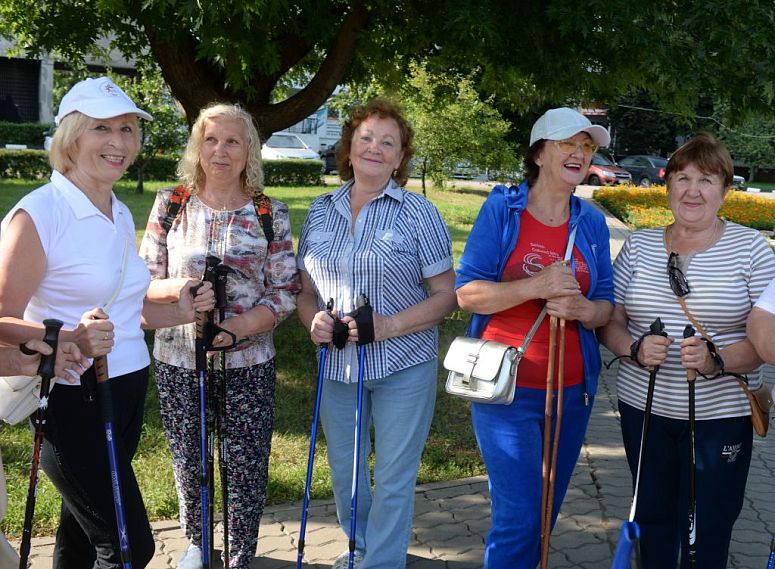 Советы врача: почему пожилым людям важно больше двигаться