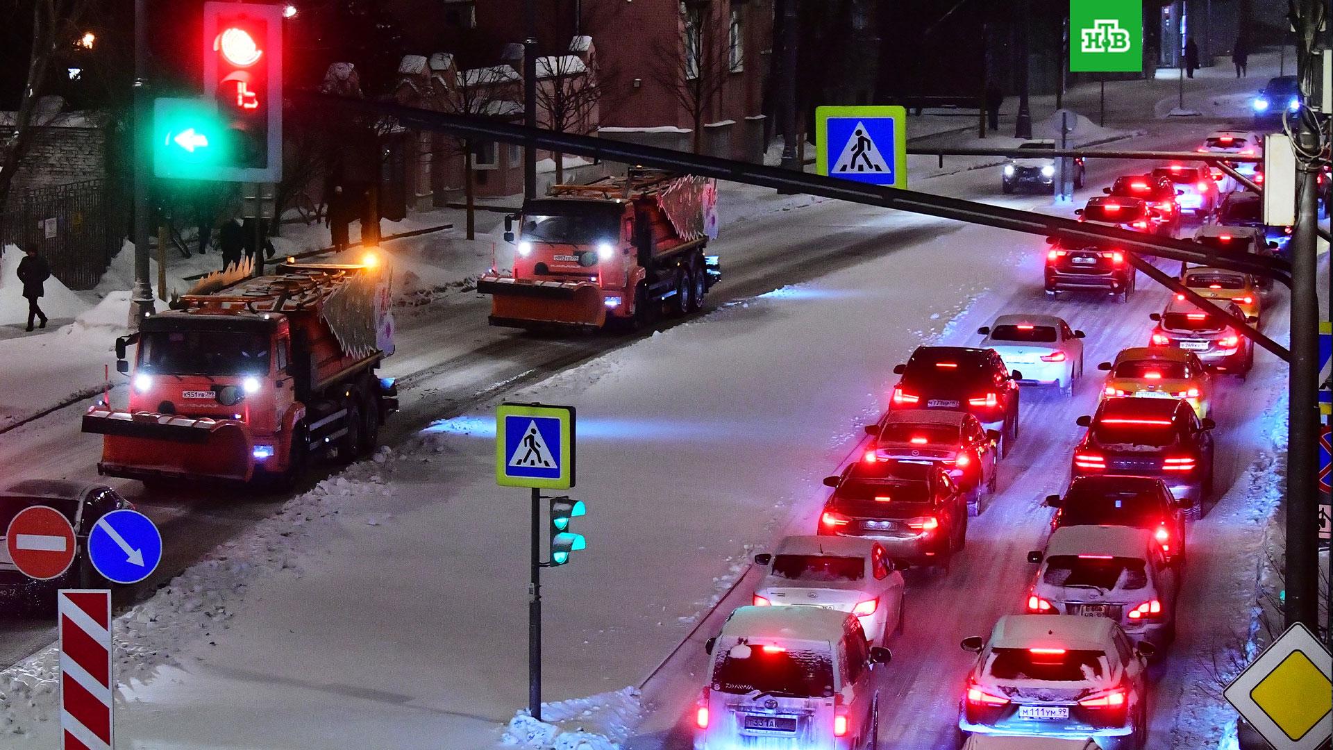 Москва встала. Организация дорожного движения на светофоре. Светофор Москва. Москва в движении. Движение в центре Москвы.