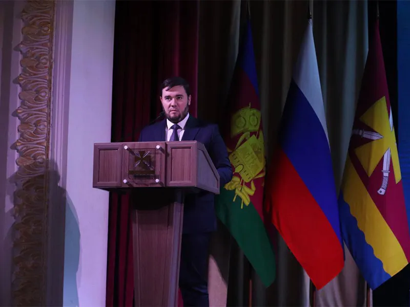 Вице-губернатор Александр Топалов принял участие в открытой сессии Совета Динского района Кубани