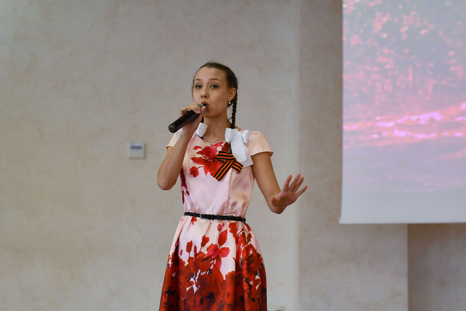 «Время уходит. С нами остаётся память»: в КИУ прошёл концерт ко Дню Победы