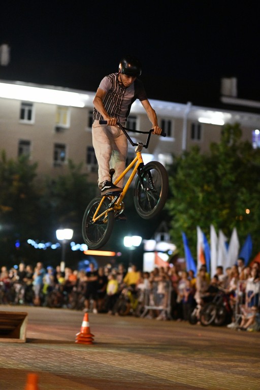 Велоночь калуга. Велоночь иваново 2022. Ночной велопробег. Велоночь калуга. Велоночь в калуге.