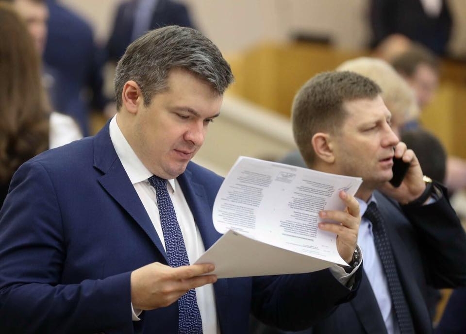 Андрей Андрейченко и Сергей Фургал на заседании в Госдуме