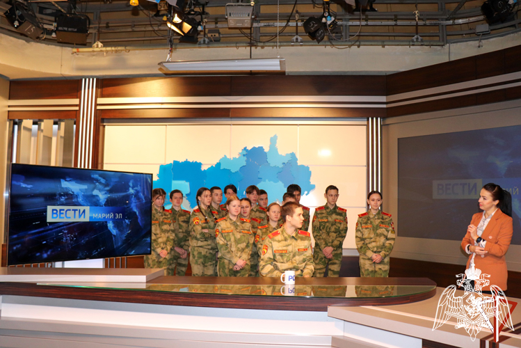 Учащиеся подшефного класса Росгвардии побывали в гостях у журналистов телекомпании ГТРК «Марий Эл»