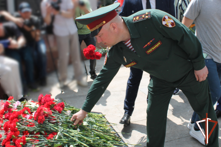 В День памяти и скорби росгвардейцы возложили цветы к мемориалам воинам-зауральцам