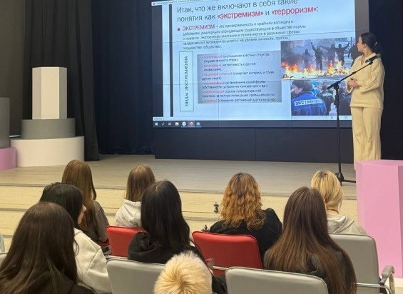 Сотрудники Управления Министерства юстиции Российской Федерации по Вологодской области продолжают проводить информационно-просветительские мероприятия, направленные на предупреждение проявлений терроризма и экстремизма среди несовершеннолетних (15.10.2025) Фото 2