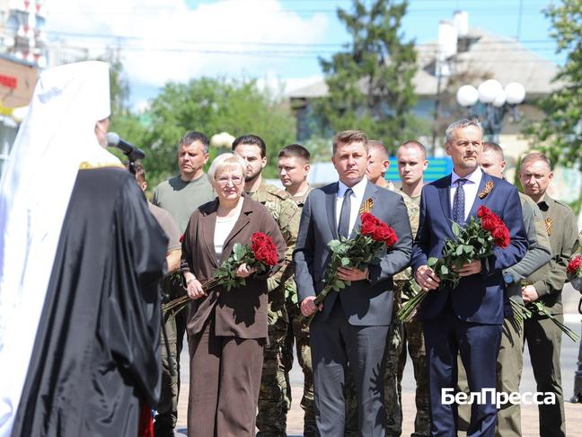 Белгородцы помолились о погибших при ракетном ударе по дому на улице Щорса в Белгороде - Изображение 2