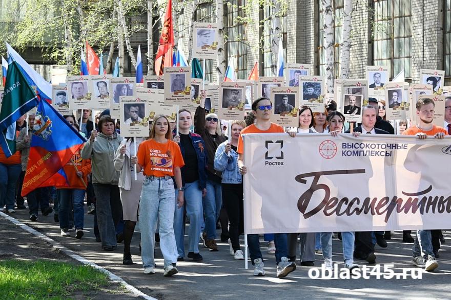 Заводской «Бессмертный полк»: на «Курганмашзаводе» почтили подвиг победителей фашизма