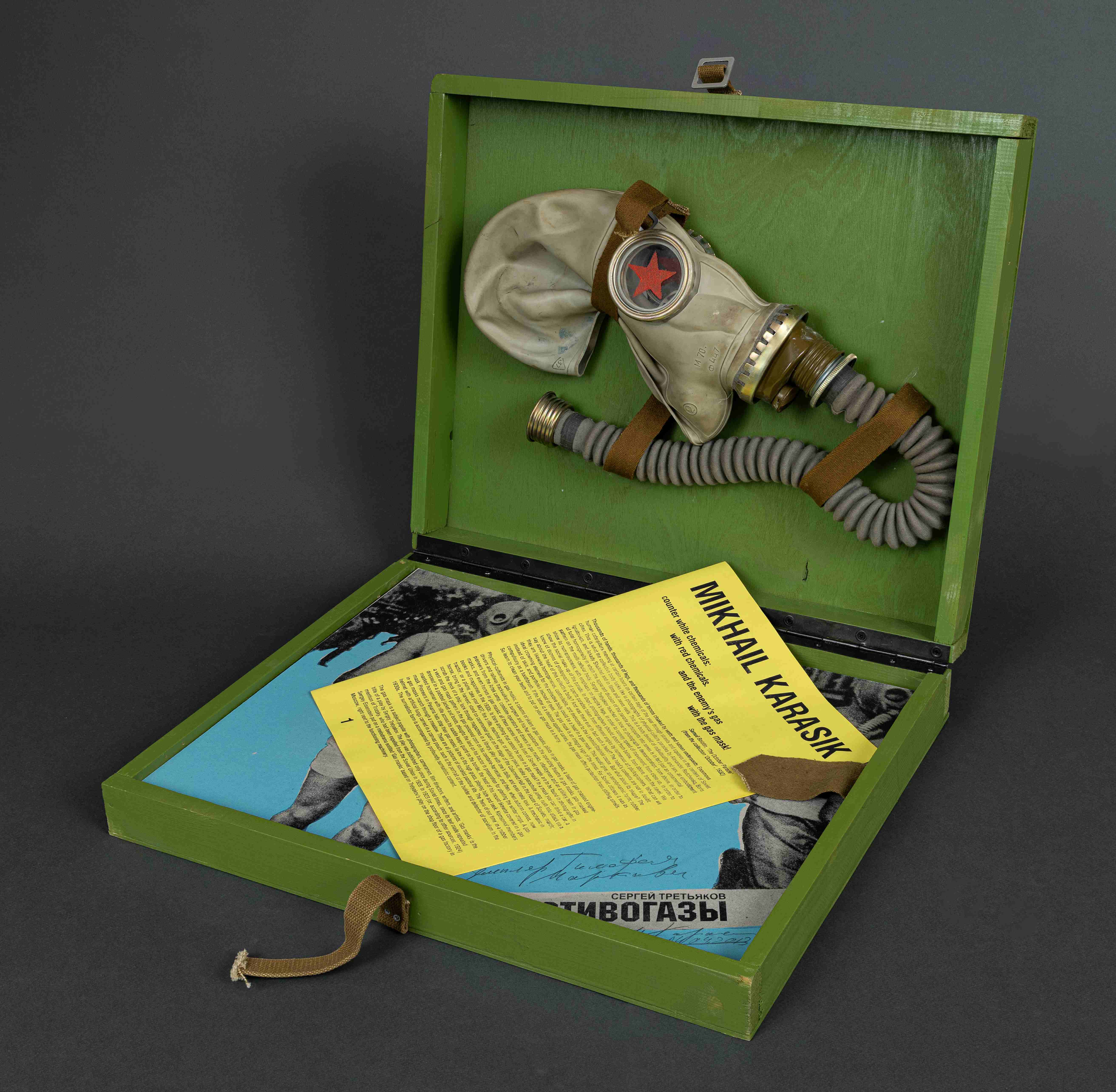 Книгу-утюг, книгу-сковороду и книгу-Вавилонскую башню можно увидеть в Библиотеке книжной графики2