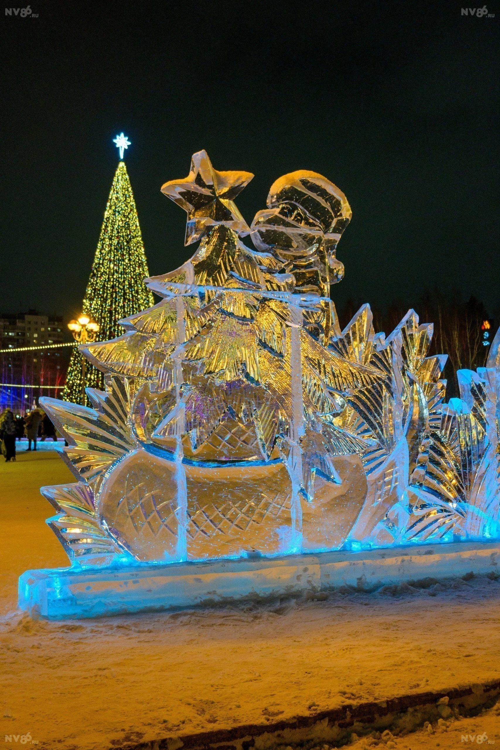 В Нижневартовске торжественно открыли ледовый городок. ФОТО