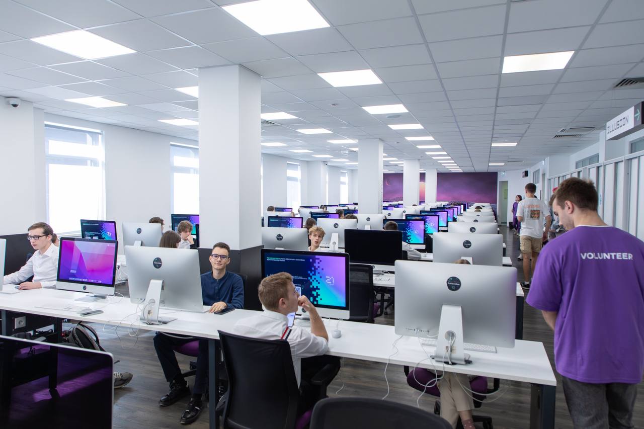 Более 5 тысяч московских школьников получат практические навыки программирования