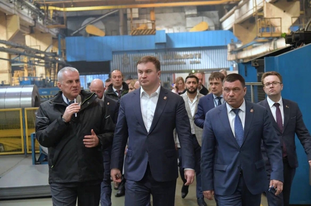 Виталий Хоценко побывал и на заводе по производству лифтов.