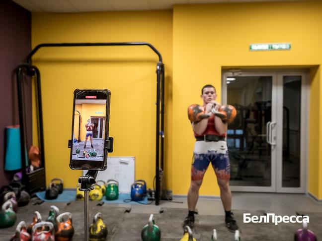 Поднять, порвать и потолкать. Как в Белгороде тренируются гиревики - Изображение 