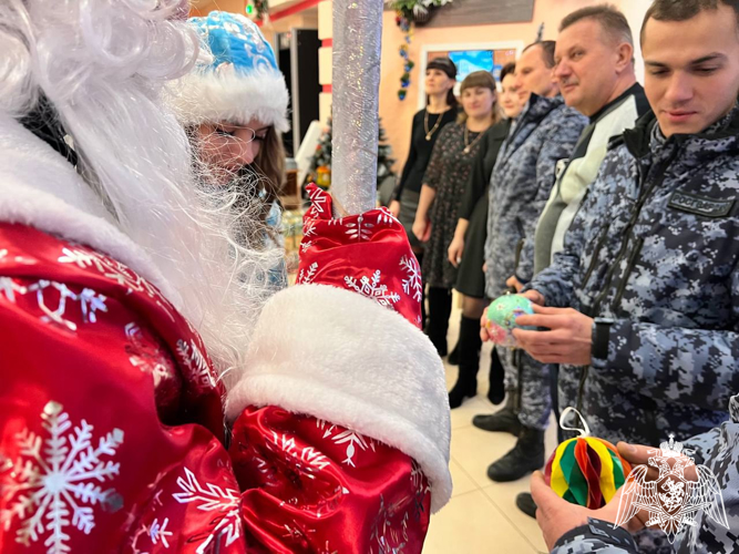 Активисты «Движения первых» поздравили с Новым годом росгвардейцев в Белгородской области