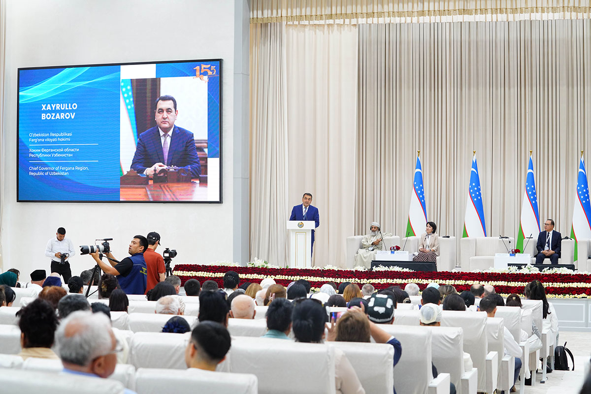Открыл конференцию Хоким Ферганской области Хайрулло Бозаров