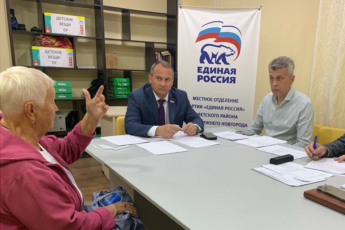 Председатель Гордумы Нижнего Новгорода Евгений Чинцов принял обращения жителей из Советского района