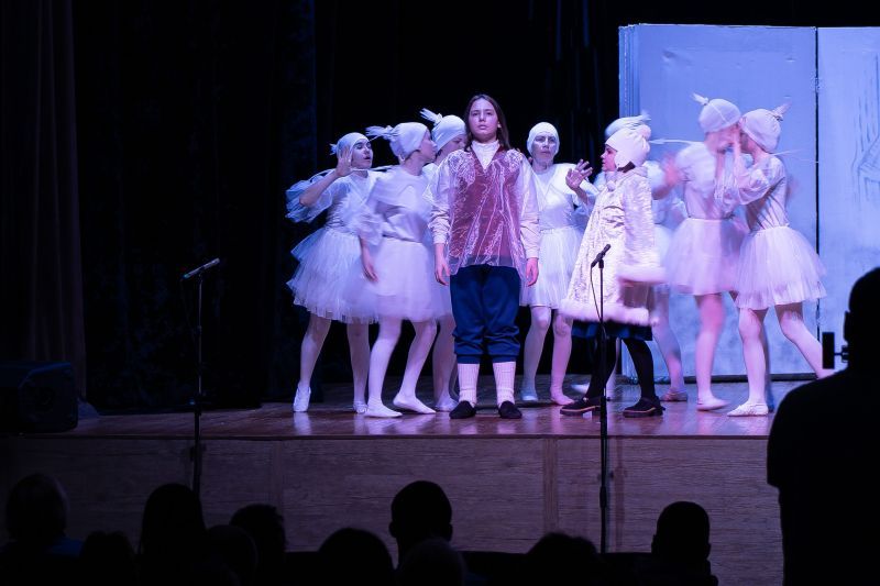 Спектакль Снежная королева _ Анапа центр культуры Родина.jpg