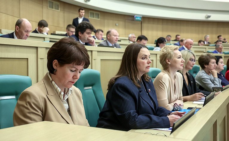 Парламентские слушания на тему «О параметрах проекта федерального бюджета на 2025 год и на плановый период 2026 и 2027 годов»